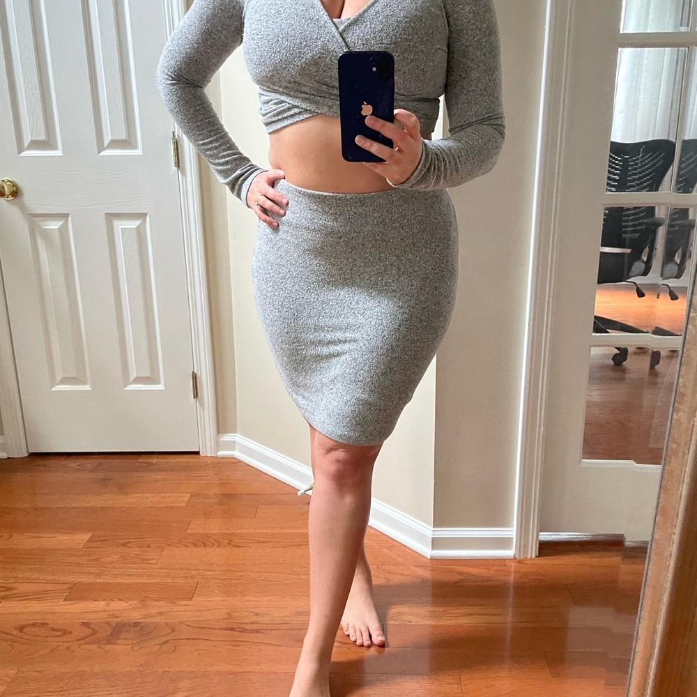 EUC Lulus Arabesque Heather Grey Two-Piece Crop Top & Bodycon Mini Skirt Set L